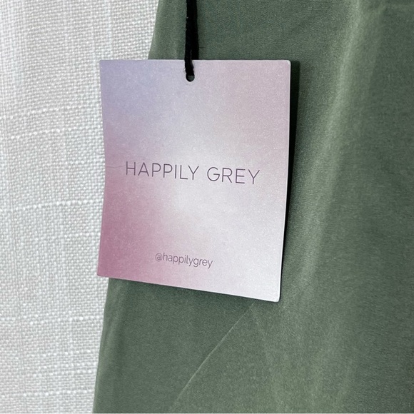 Happily Grey NWT Crossover Waist Athletic Boho Double Layer Shorts Green Sz M - Picture 9 of 11